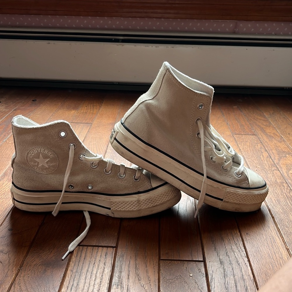 Suede white converse